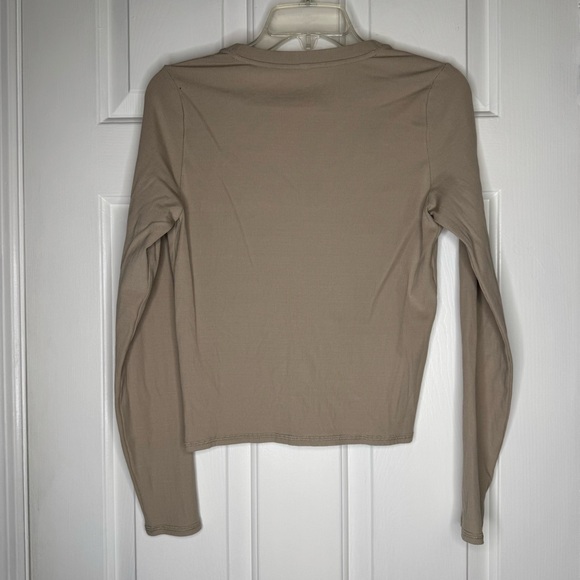 Vuori Women's Long Sleeve Pose Mini Cardigan Beige Button-Up - Picture 6 of 7